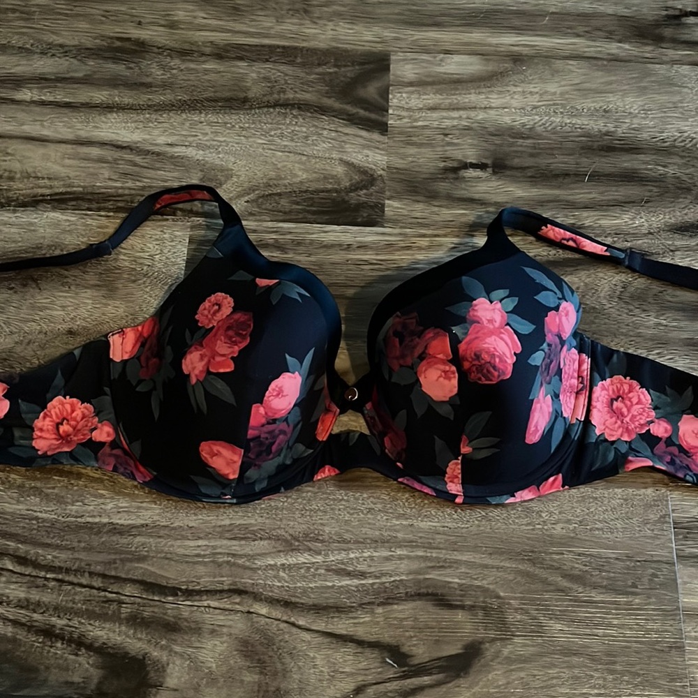 NWOT Ambrielle Satin Floral Bra